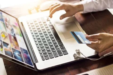 Man using online  payment  on network connection, m-banking and omni channel 库存照片