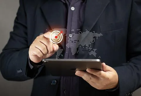 Man using pen to point at virtual screen at marketing target on map. Global.. Foto stock