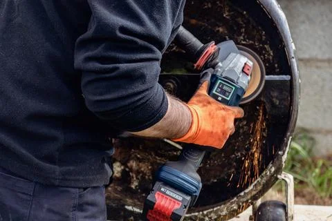Man using portable grinder with sparkles Stockfoto's