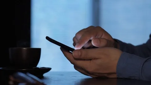 Man using smart phone. Stockbeeldmateriaal 82292204