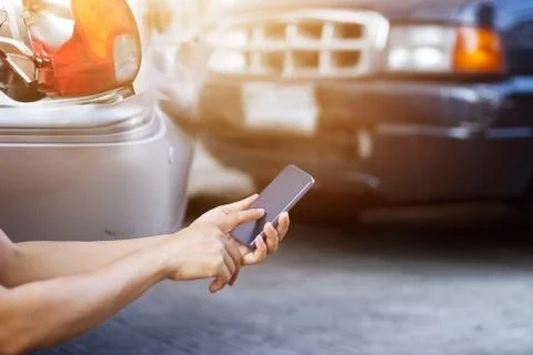 Man using smartphone calling insurance after car accident Stock-Fotos