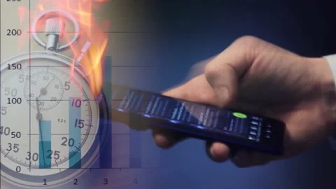 A man is using a smartphone Видео 175723281