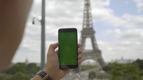 Man using smartphone with Green Screen at Eiffel Tower, Touchscreen with 스톡 동영상 111926378