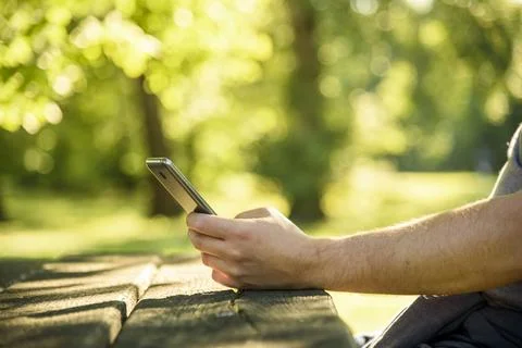 Man using smartphone in nature. Stock-Fotos