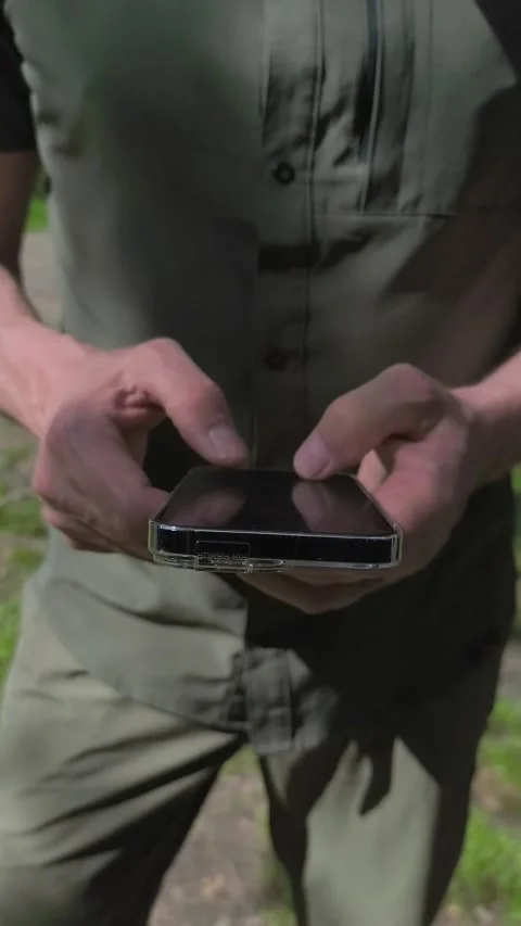 Man using smartphone outdoors in green park. Close up hands tap mobile devi.. Stock Footage 338398371