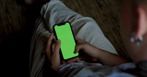 Man Using Smartphone in Vertical Mode with Green Mock-up Screen 库存影片 282970123