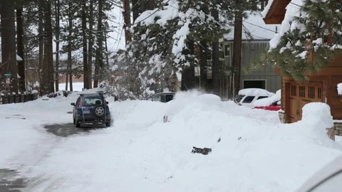 Man using snow blower in front of house 4k 스톡 동영상 235637627