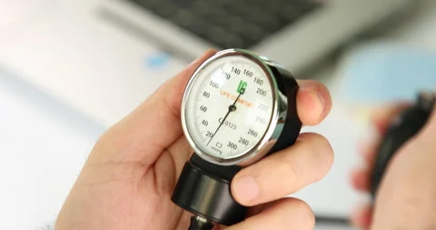 Man using Sphygmomanometer Stock Footage 139759552
