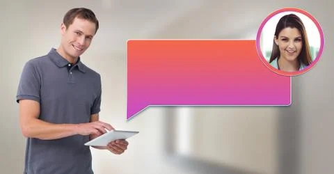 Man using tablet with chat bubble messaging profile Foto stock