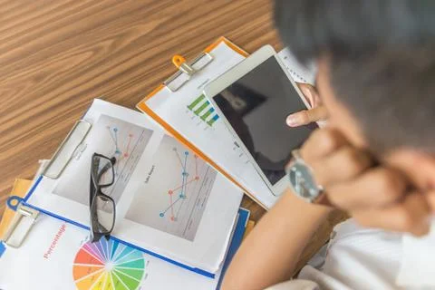 The man using tablet for checking email Foto stock