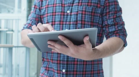 Man using Tablet Computer During Walking 스톡 동영상 62948734