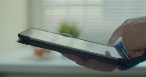 Man using tablet computer online shopping working from home. Close up. Foto stock