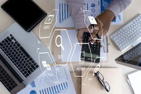 Man using  tablet computer  virtual interface graphic icons network diagram D Foto stock