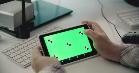Man Using Tablet Stockbeeldmateriaal 51346058