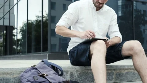 Man using tablet pc walking in city. Stock Footage 77000314
