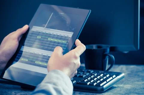 Man using tablet Stockfoto's