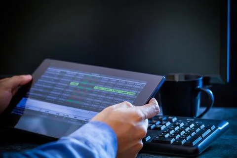 Man using tablet Stockfoto's