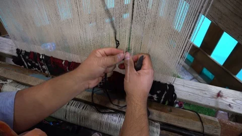Man Using Tool To Make Blue Carpet - Close Up Vidéo 105834874