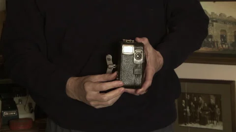 Man Using Vintage Hand Crank Flash Camera, Retro Photography Equipment - 4K Stock Footage 327792489