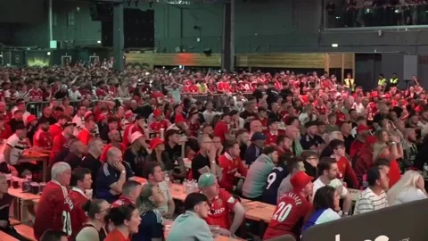 Man Utd fans react to their side going 1-0 down in the Europa League final Video stock 309827410