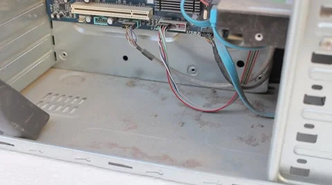 Man vacuuming inside the Computer case Vídeo Stock 49067242