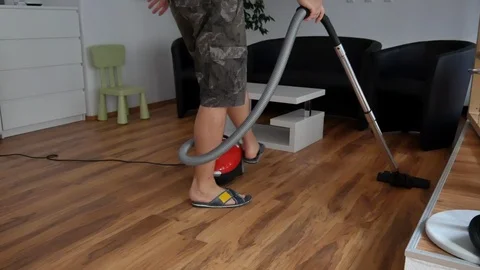 A man vacuuming at the office 库存影片 91688689