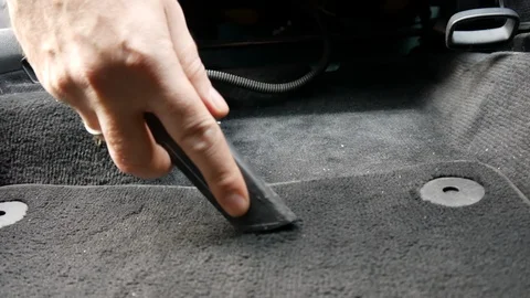 A man vacuums the car interior Vidéo 98188074