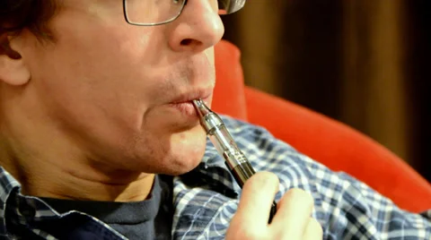 Man vaping (enjoying an electronic cigarette), close up. Stock-Footage 32938104