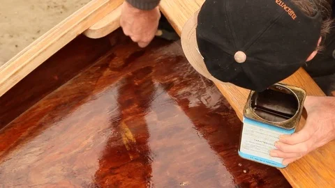 Man varnishing dinghy 動画素材 70901111