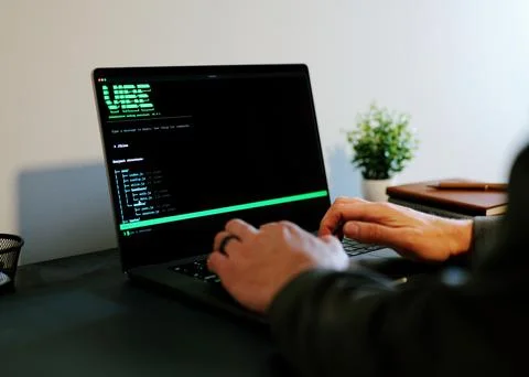 Man Vibe Codes From LLM CLI AI Software Stockfoto's