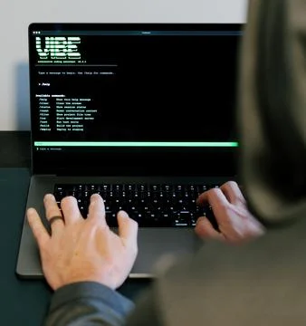 Man Vibe Codes From LLM CLI AI Software Foto stock