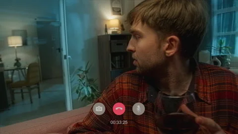 Man Video Calling Scared by Paranormal Phenomena in Empty House Vídeos de archivo 311565479