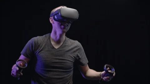 Man in Virtual Reality having fun and dancing in slow motion 스톡 동영상 118659836