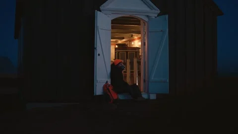 Man Visiting Iceland's Iconic Black Church Vídeo Stock 308018093
