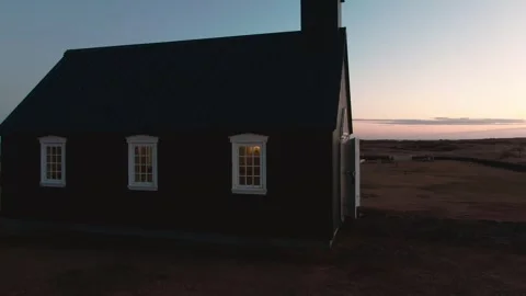 Man Visiting Iceland's Iconic Black Church Vídeo Stock 308018811