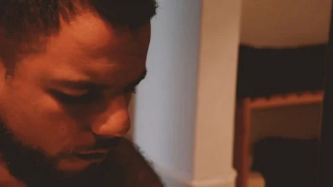 Man vs Him self in a mirror Video stock 93626118