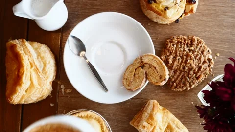 Man Waiter Hand Put Cup of Coffee on Wooden Table with Baked Pastry, Breakfast Video stock 136969832