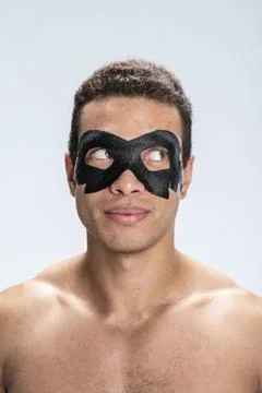 Man waiting while his eye area rejuvenating Stock-Fotos