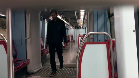 Man Walking Alone Through Empty Subway Train Carriage, Steady Shot Видео 339904126