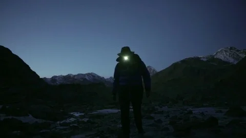 Man Walking Along Stream Stockbeeldmateriaal 75202636
