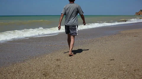 Man walking on the beach 1 Stock-Footage 26392341