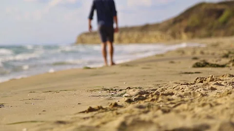 Man walking on the beach 스톡 동영상 42319954
