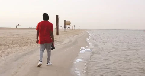 Man walking in a beach 스톡 동영상 210549171