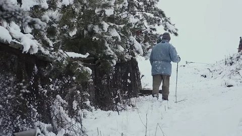 Man walking in beautiful winter landscape Stockbeeldmateriaal 70210399