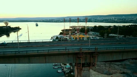 Man walking on a bridge, side view Video stock 104114977