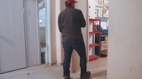 Man walking to classroom Video stock 81203748