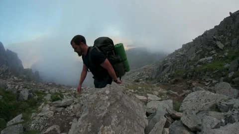 A man walking up a cloudy mountain in Wales 動画素材 162379139
