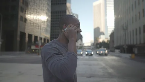 Man walking in downtown while on his phone Video stock 98908437