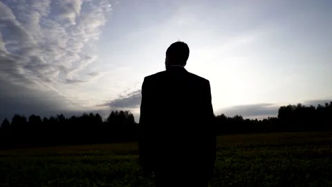 Man walking in the field part3 Видео 142318217
