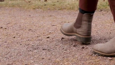 Man is walking Vídeos de archivo 152247543